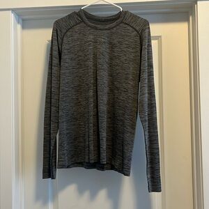 Men’s Lululemon shirt size M
